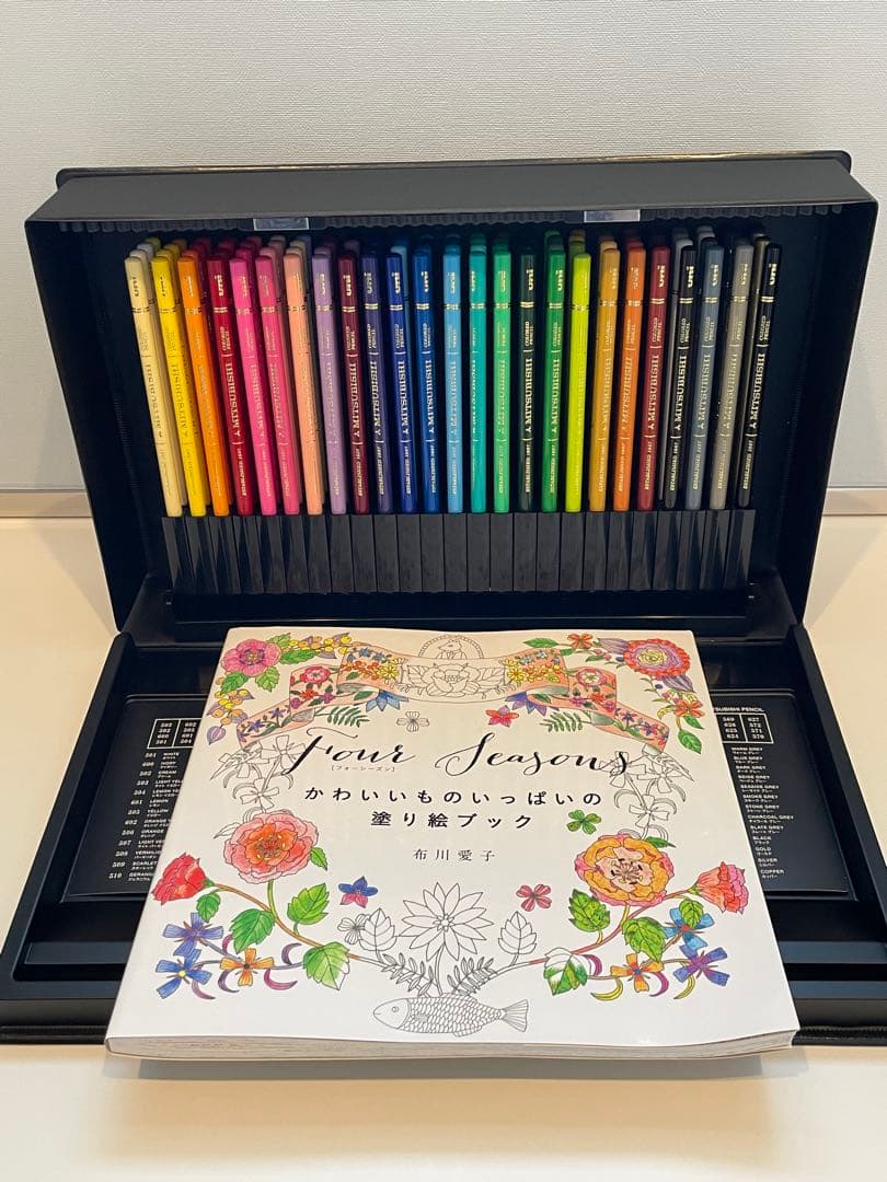 三菱色鉛筆　ユニカラー100色セット　(塗り絵ブックのおまけ付き)