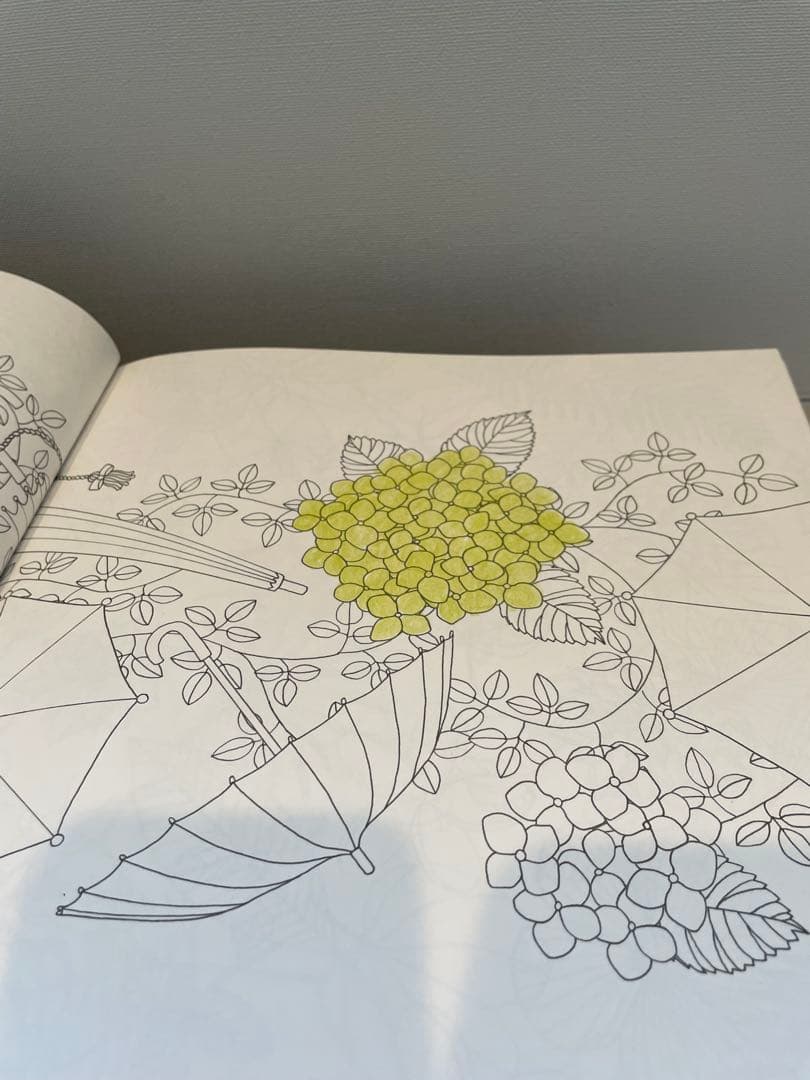 三菱色鉛筆　ユニカラー100色セット　(塗り絵ブックのおまけ付き)