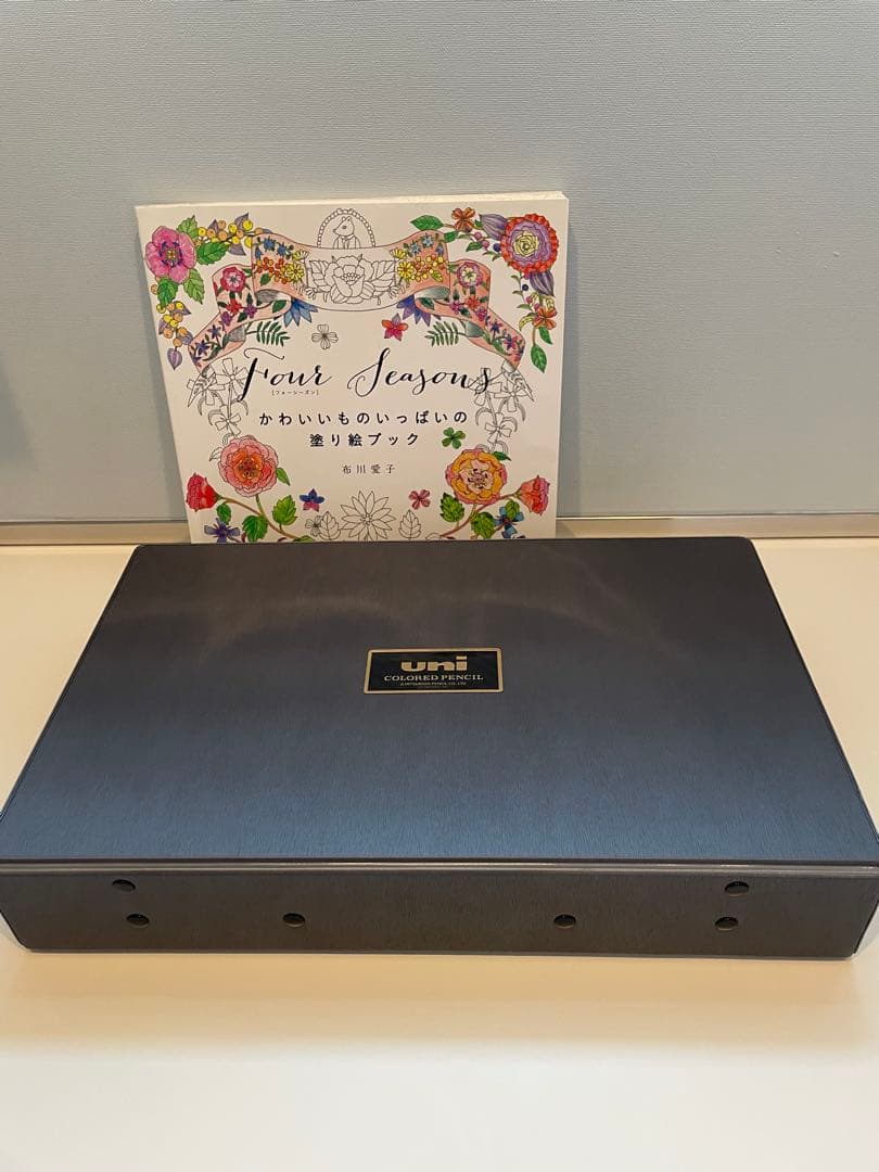 三菱色鉛筆　ユニカラー100色セット　(塗り絵ブックのおまけ付き)