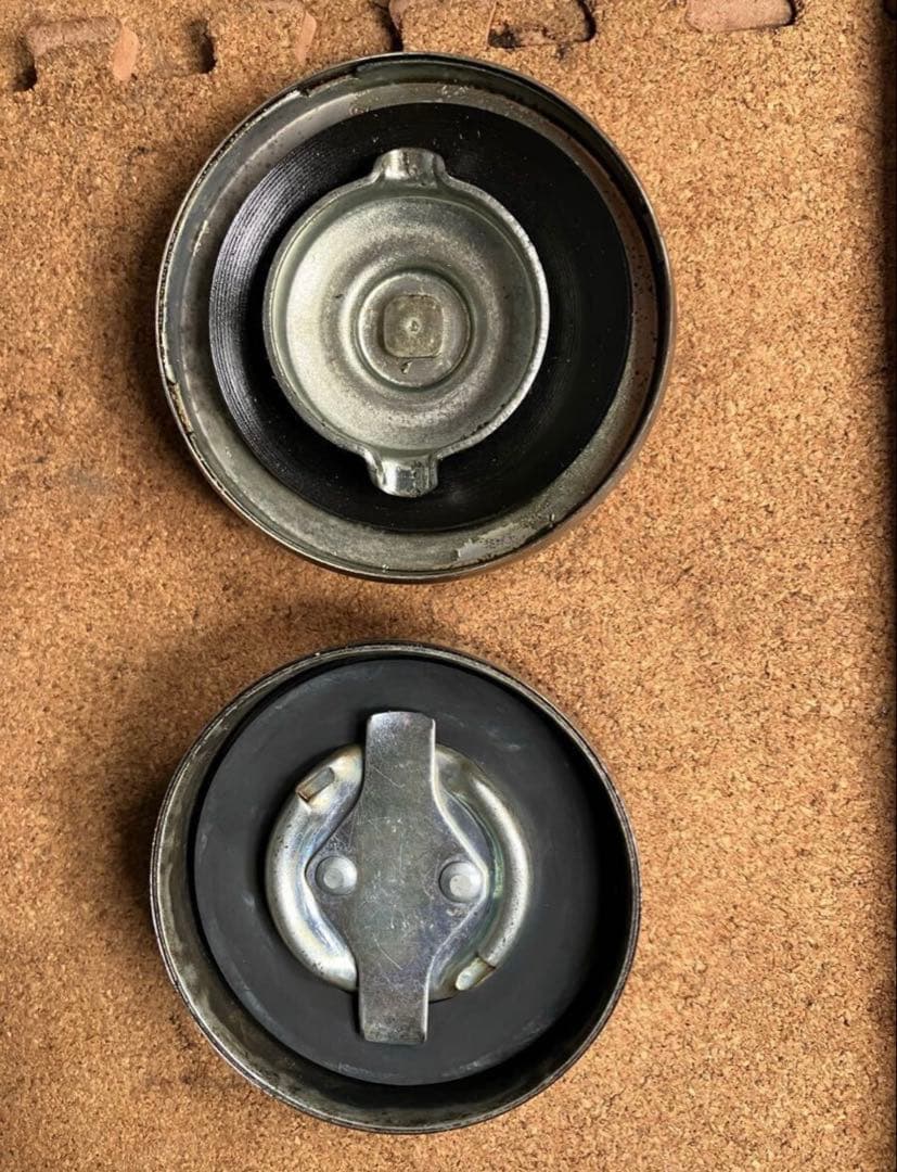 ハーレー　タンクキャップ　ビンテージ　分割タンク　ナックル　パン　サイドバルブ