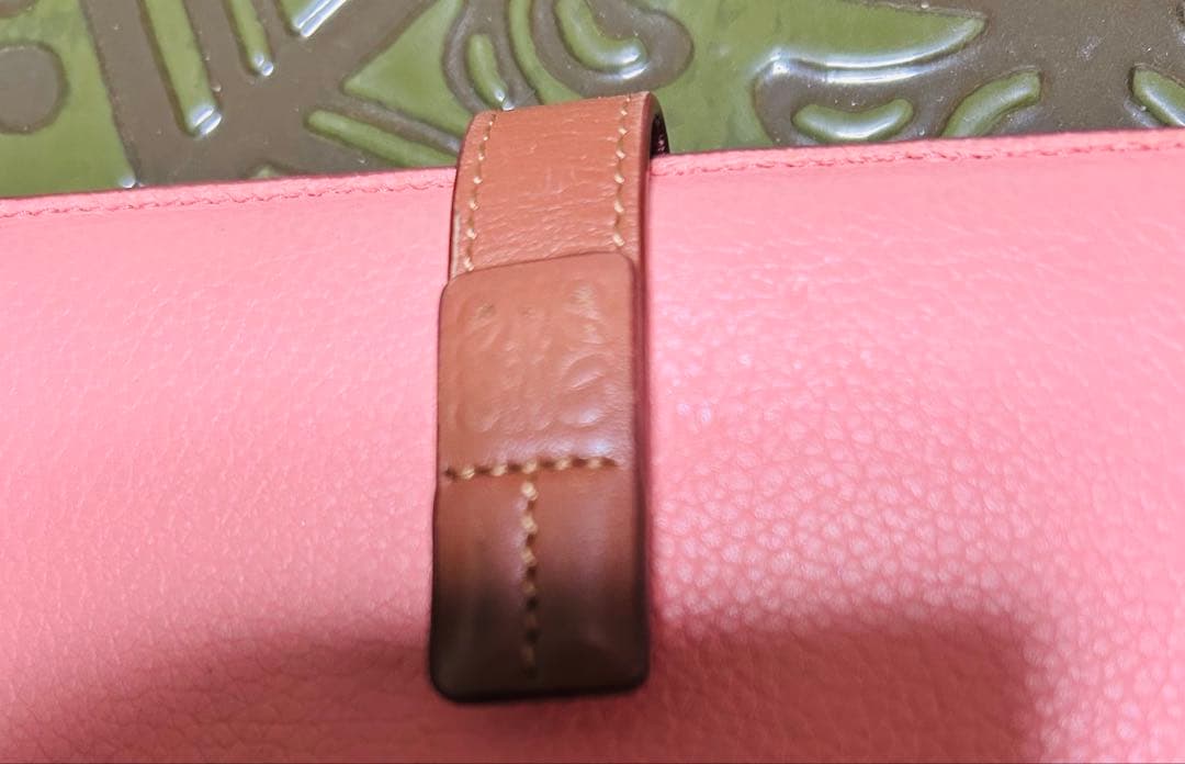 お値下げ　早い者勝ち　ロエベ　ピンク レザー 二つ折り財布