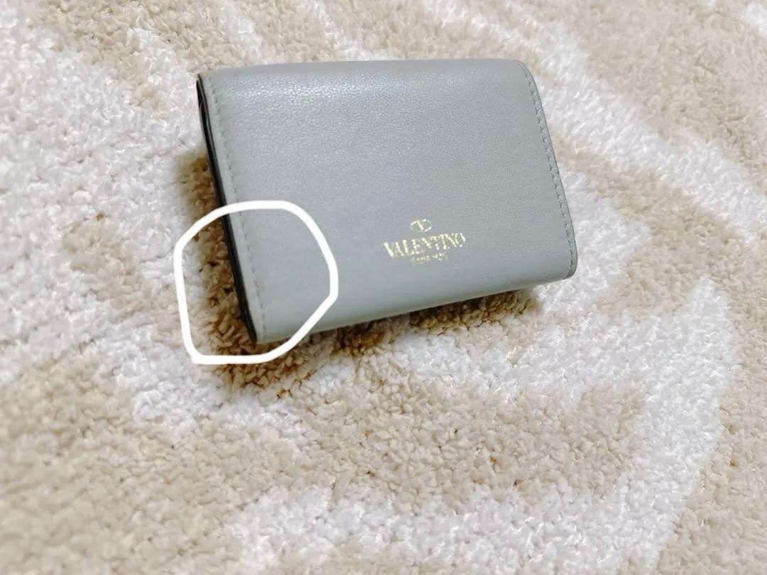 Valentino スタッズ付き三つ折り財布