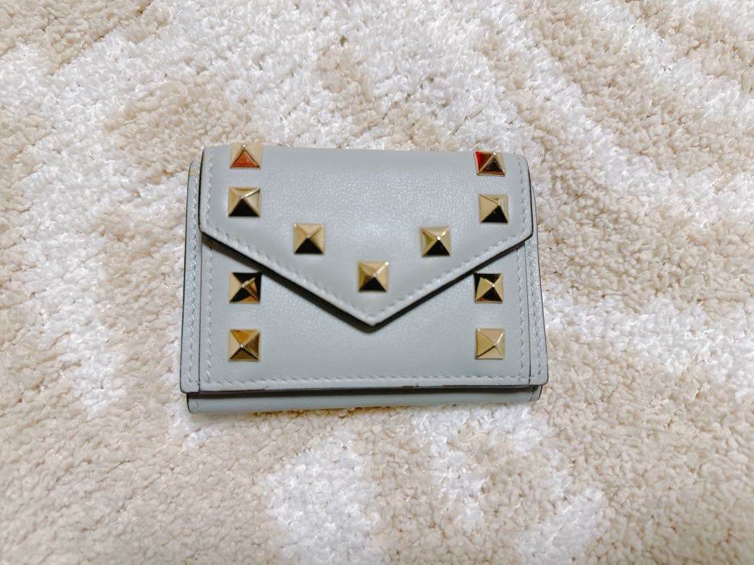 Valentino スタッズ付き三つ折り財布