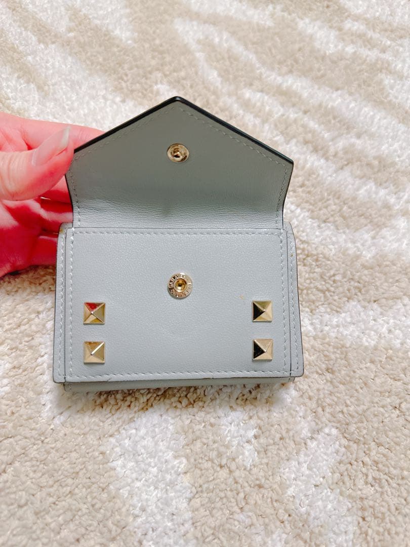 Valentino スタッズ付き三つ折り財布