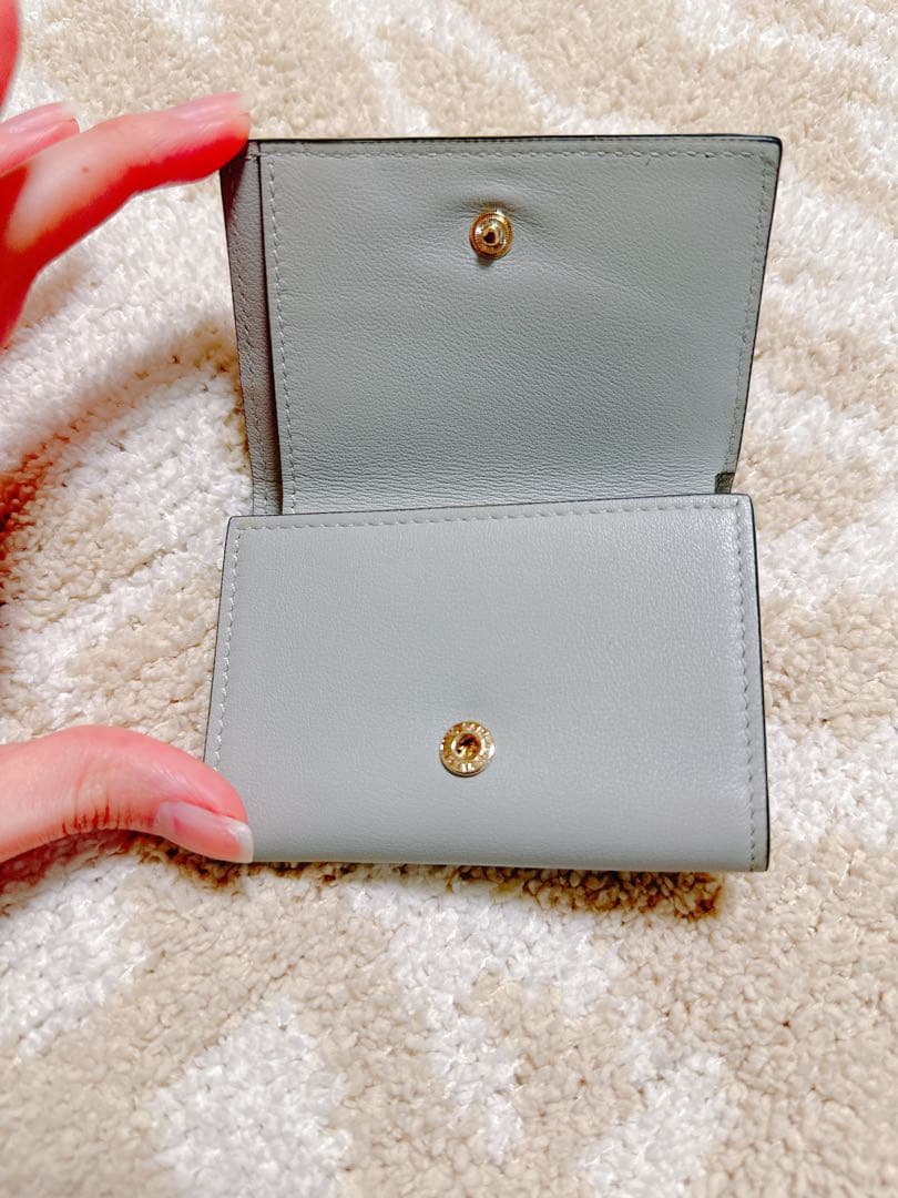 Valentino スタッズ付き三つ折り財布