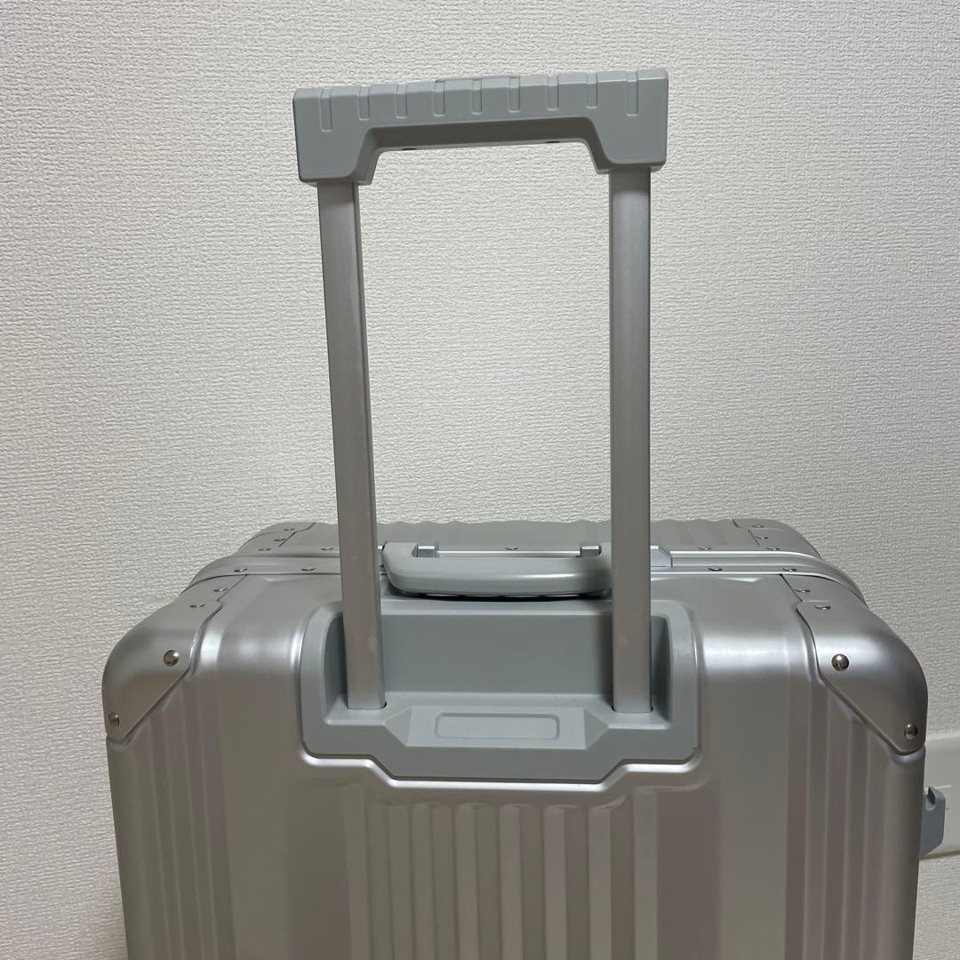 メルセデスベンツオリジナル　キャリーケース　65L