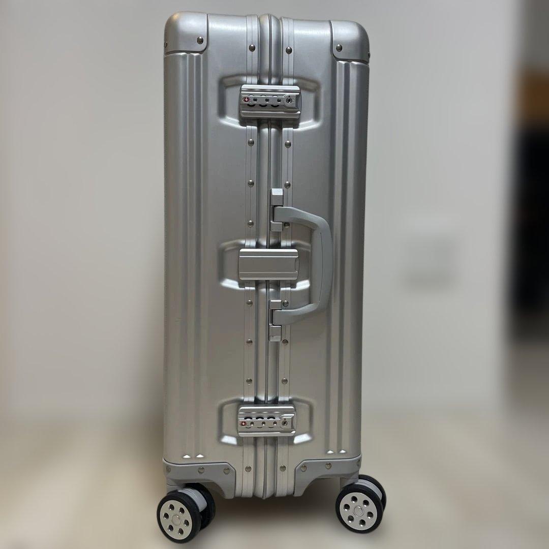 メルセデスベンツオリジナル　キャリーケース　65L