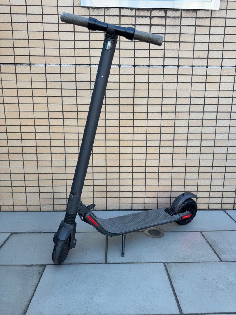 折りたたみ式グレーキックボード　Ninebot by Segway キックボード