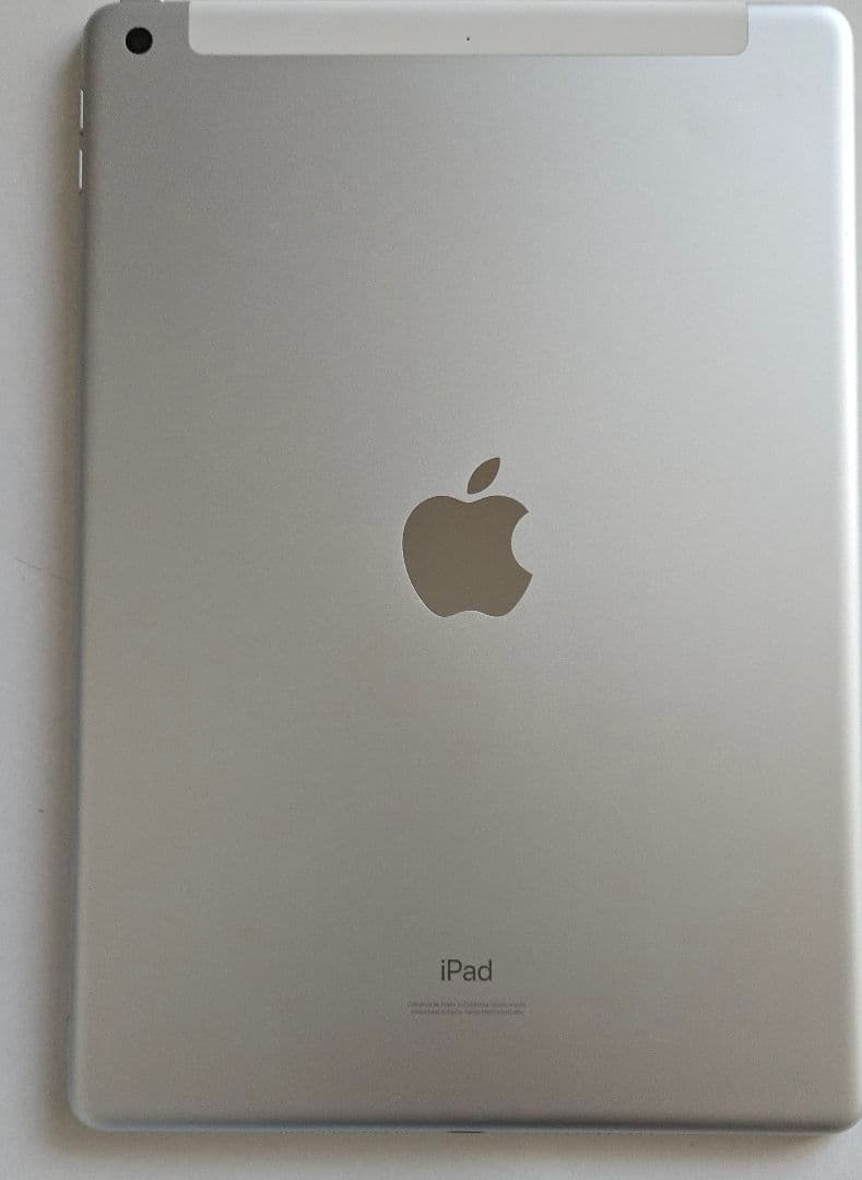 iPad 第8世代 32GB Wi-Fi+Cellular シルバー☆送料込