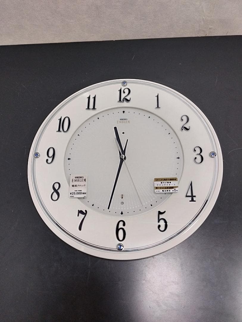 Y☆592　SEIKO　電波掛時計　EMBLEM　HS543W　未使用品！！