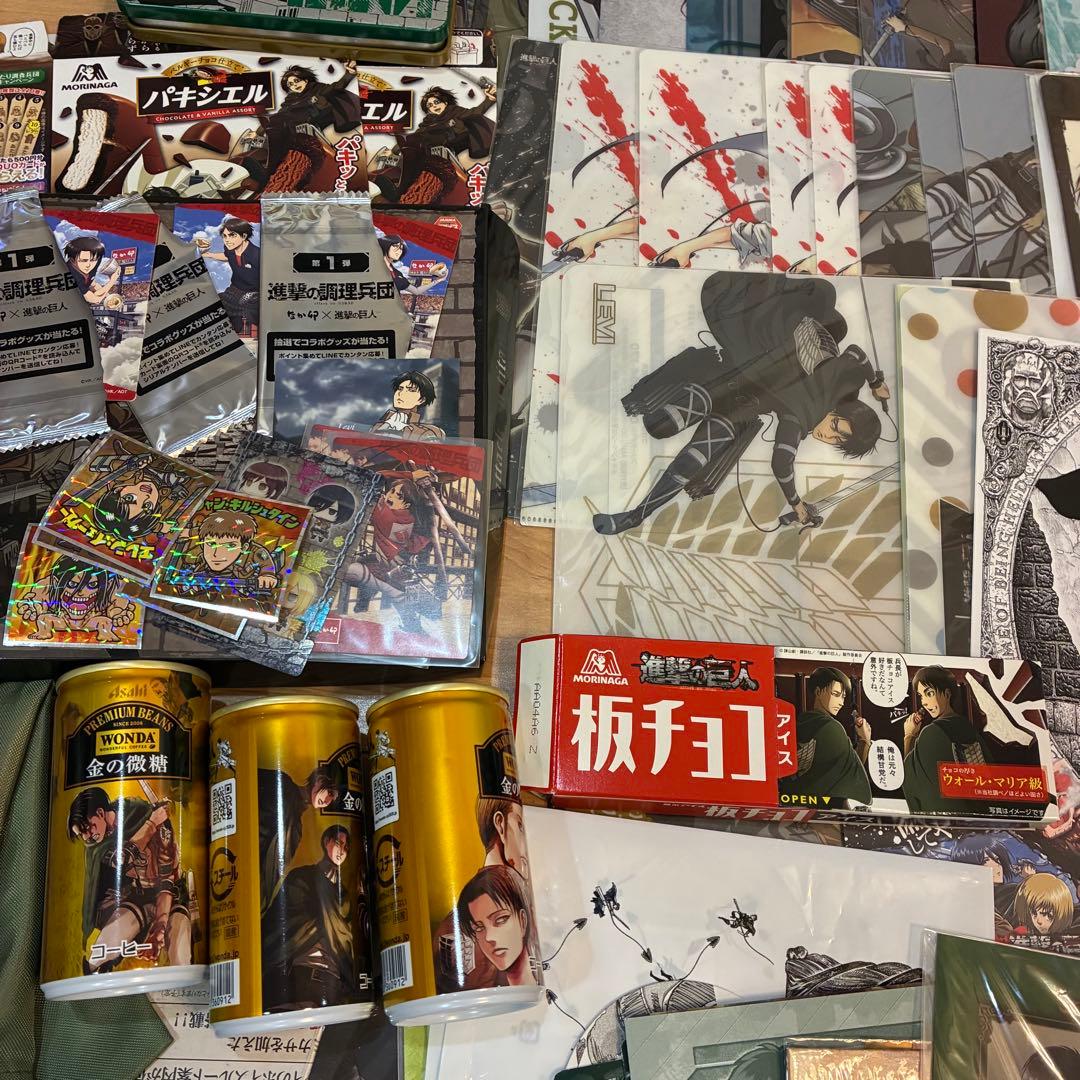 進撃の巨人 グッズ 大量 まとめ売り リヴァイ フィギュア 300点以上