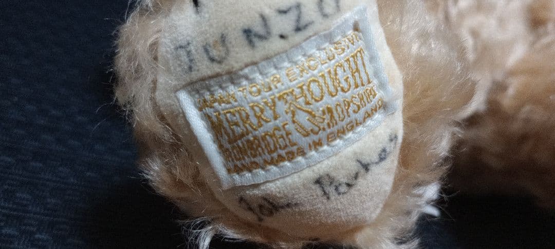 メリーソート社製テディベア （真紅のマントに金の縫取り）