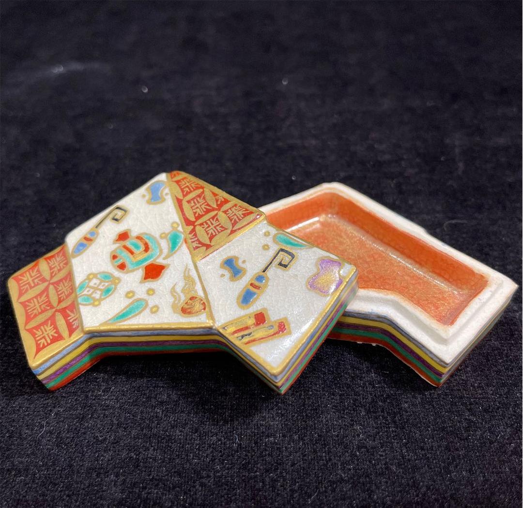 s697　清閑寺窯　色絵仁清千代結　香合　杉田祥平