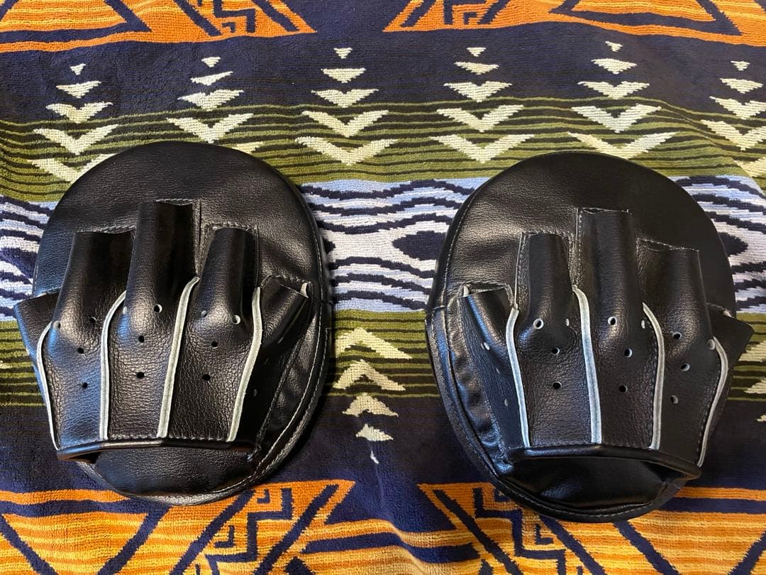 Winning 小判型　パンチングミット 黒