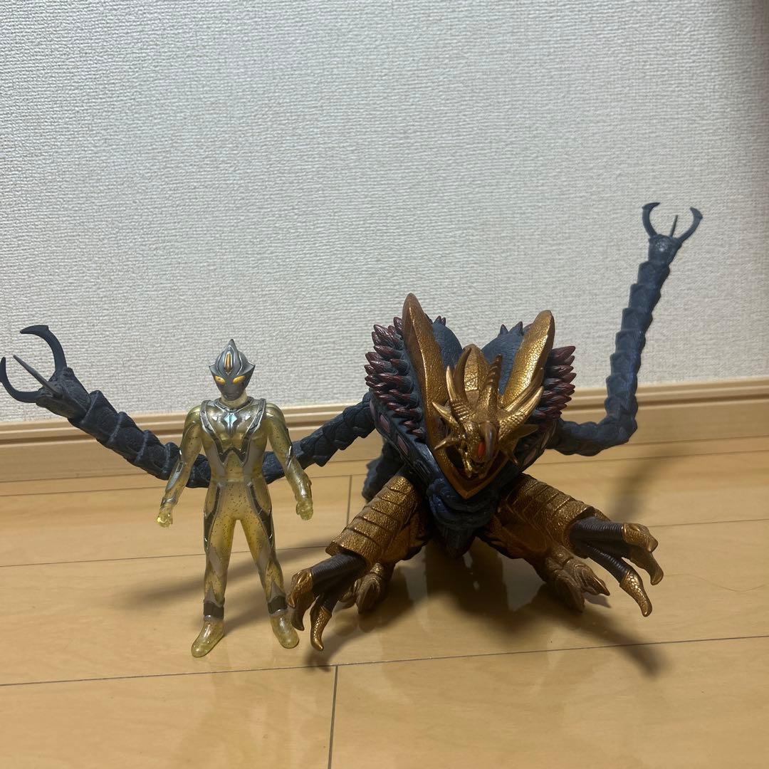 ウルトラマンメビウス&Uキラーザウルスセットスペシャルカラーバージョン