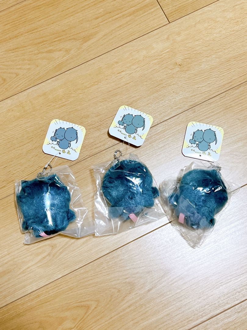 ちいかわ　グレーの子3体　おてだまにもできちゃつマスコットセット