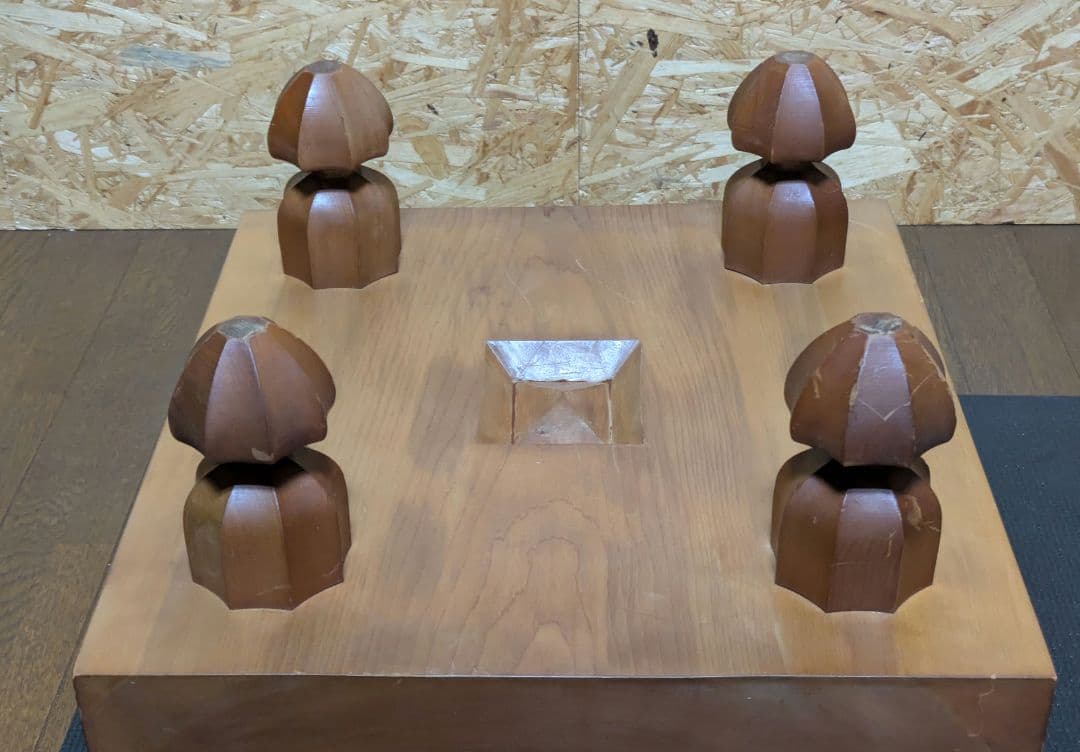 囲碁盤　へそ付　脚付　木目　厚い 碁盤　日向特製本蛤碁石28号セット