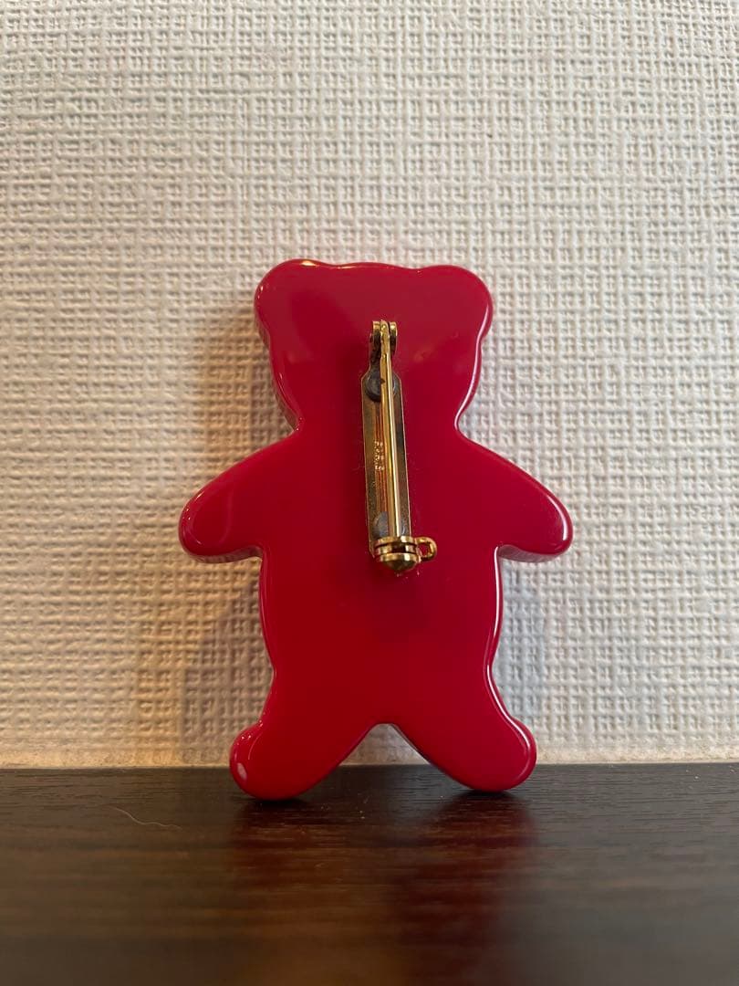 LVモノグラム クマ型ブローチ 赤