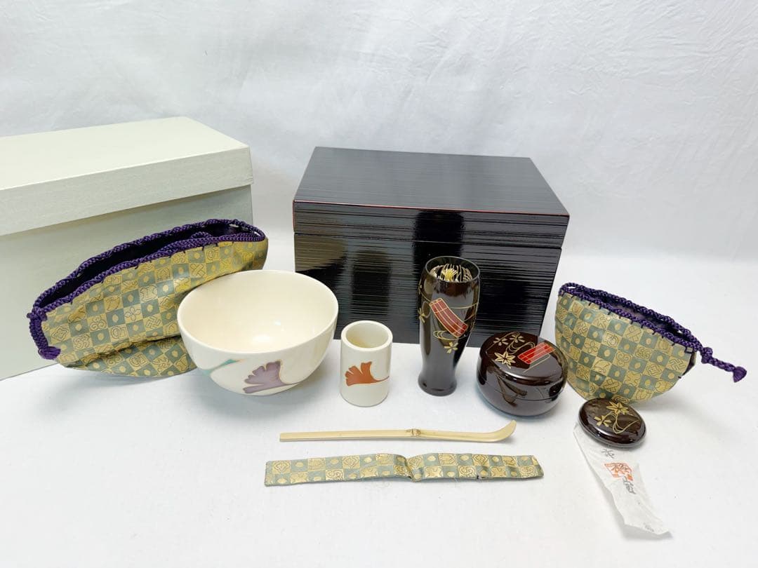 ほぼ未使用 茶道具 溜塗へぎ目 利休茶箱十一点セット茶碗棗茶筅振出巾筒等 紙箱