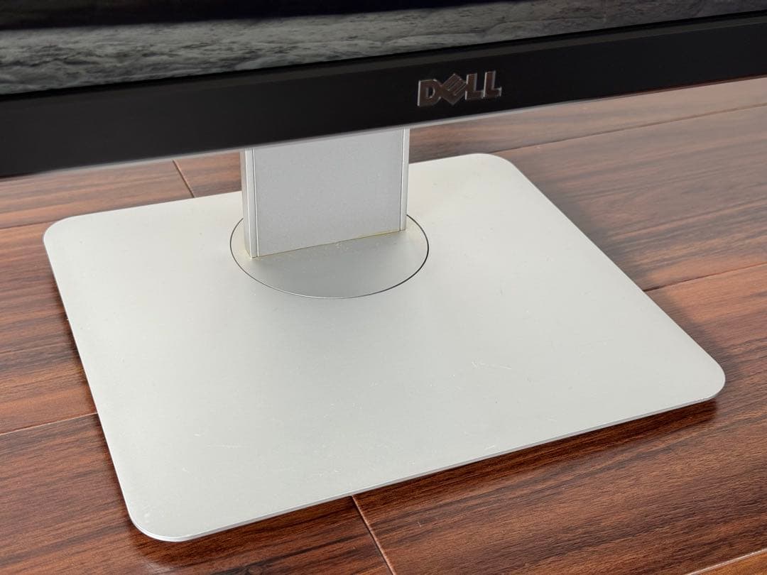 Dell UP3216Q 31.5インチ 4Kハイエンドモニター USBハブ