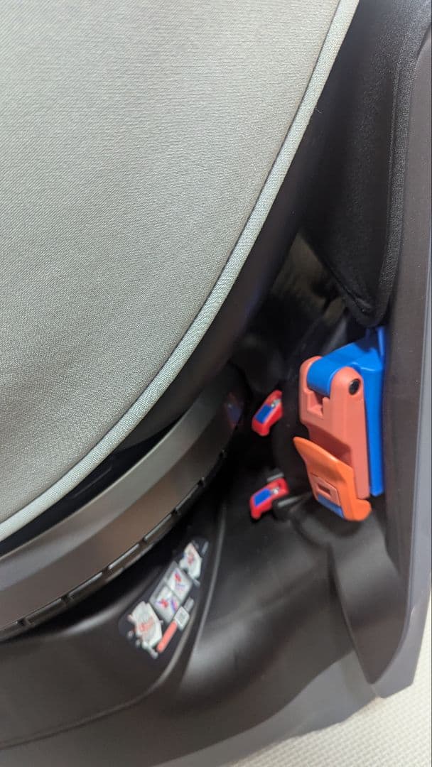 コンビ 　クルムーヴ スマート 回転式　シートベルト固定　　引取値引きあり