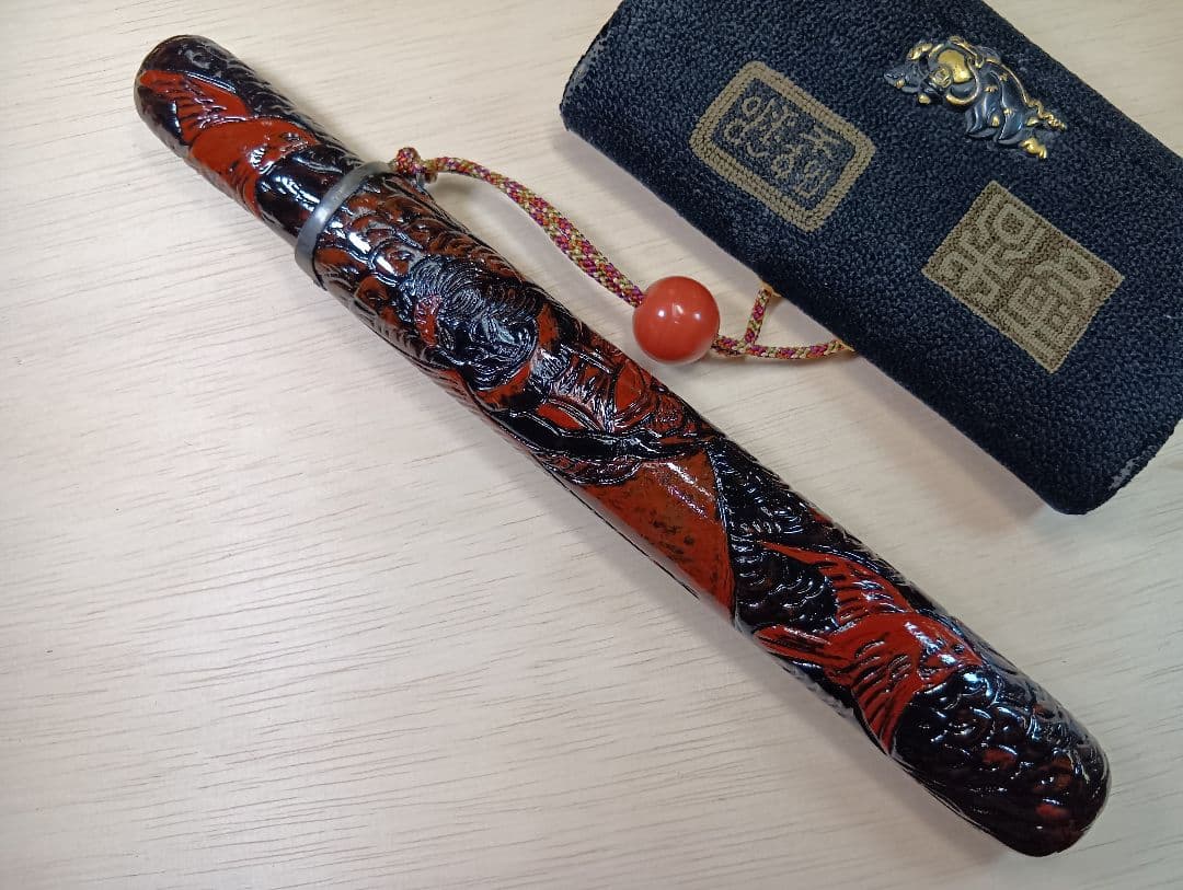 煙草入れ相良刺繍天女前金具／天女漆煙管筒