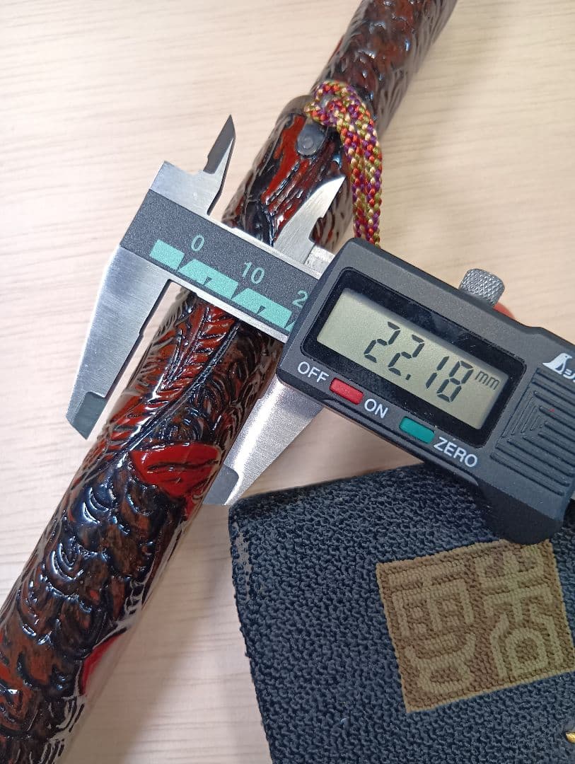 煙草入れ相良刺繍天女前金具／天女漆煙管筒