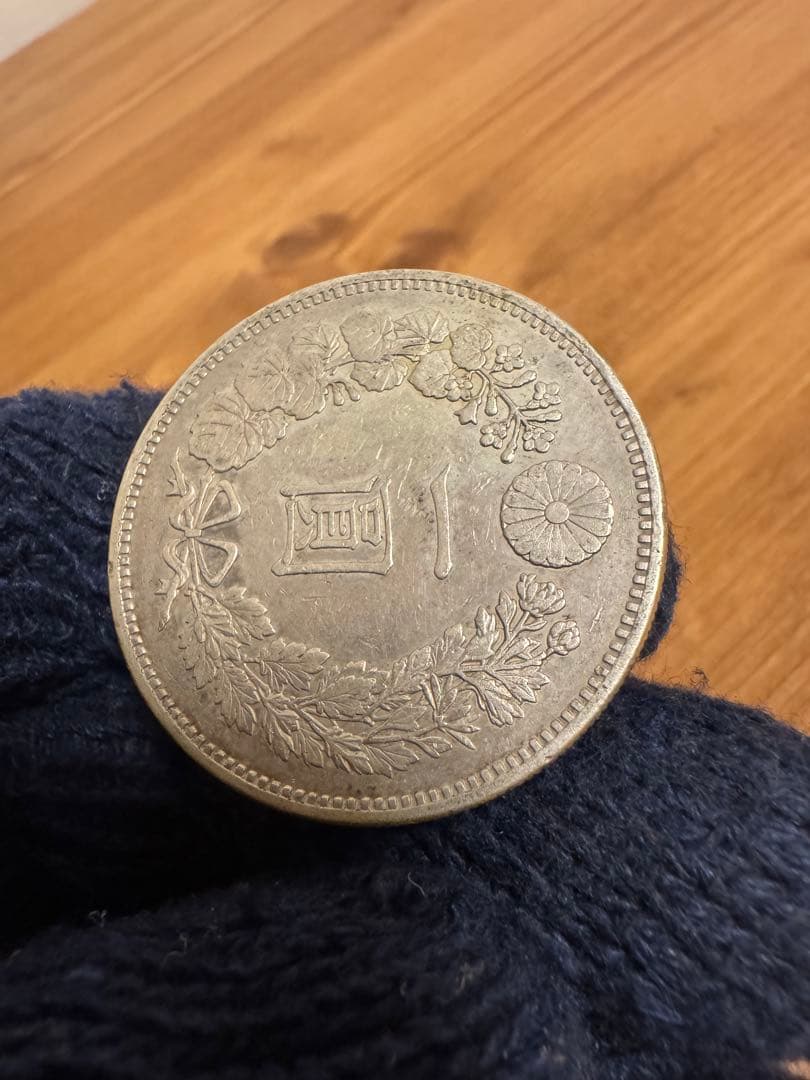 Xmas スペシャル❗️★本物保証★新一円銀貨　大型　明治17年　特年　1円　一圓