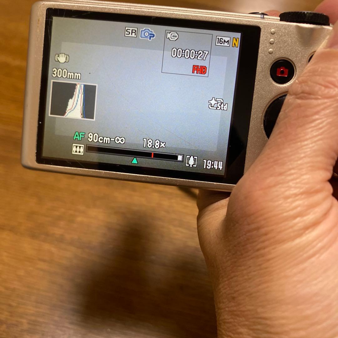 カシオ　EXILIM EZ-ZR300 ジャンク扱い　本体のみ