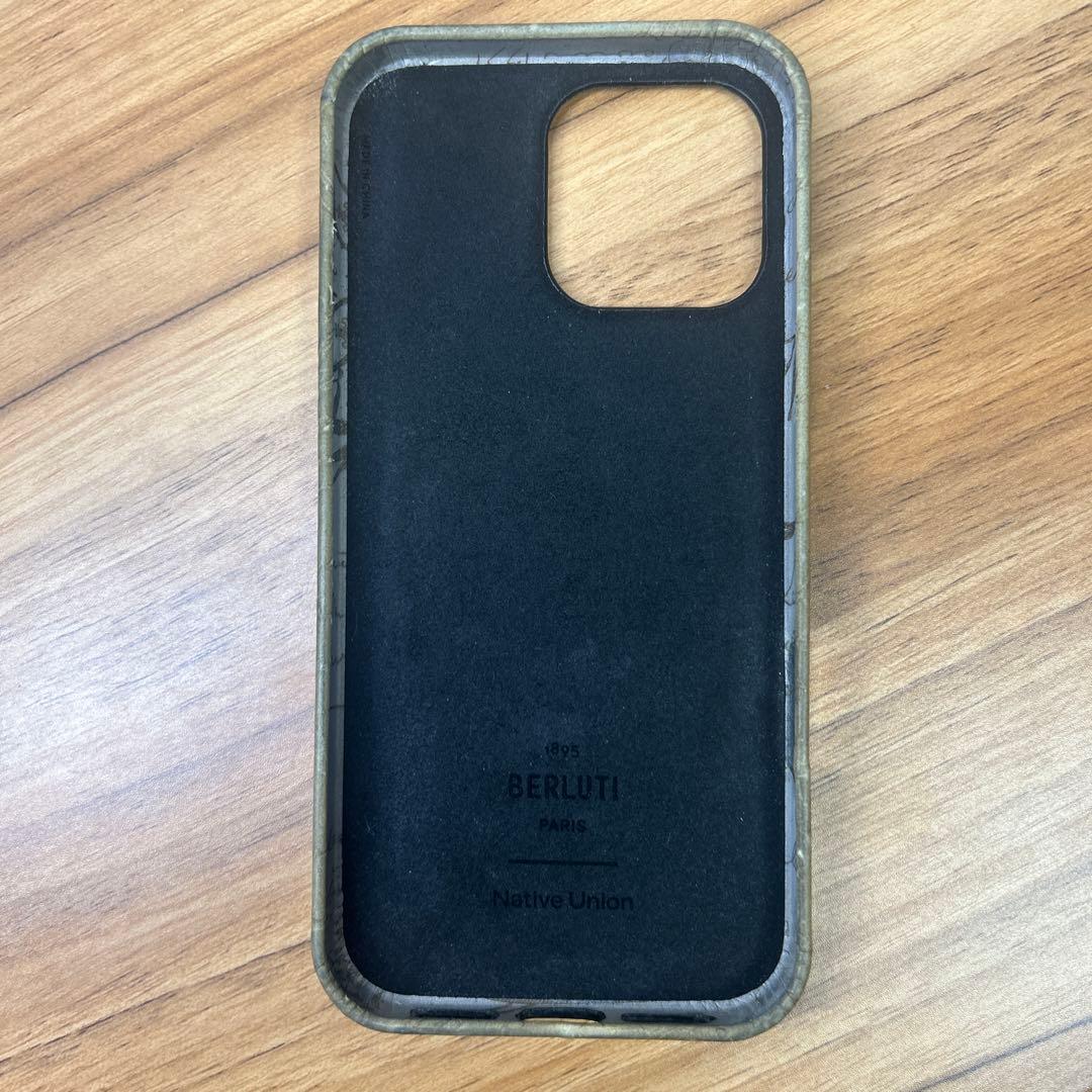 BERLUTI iPhone16 promaxスクリットレザー ライトアルミニオ