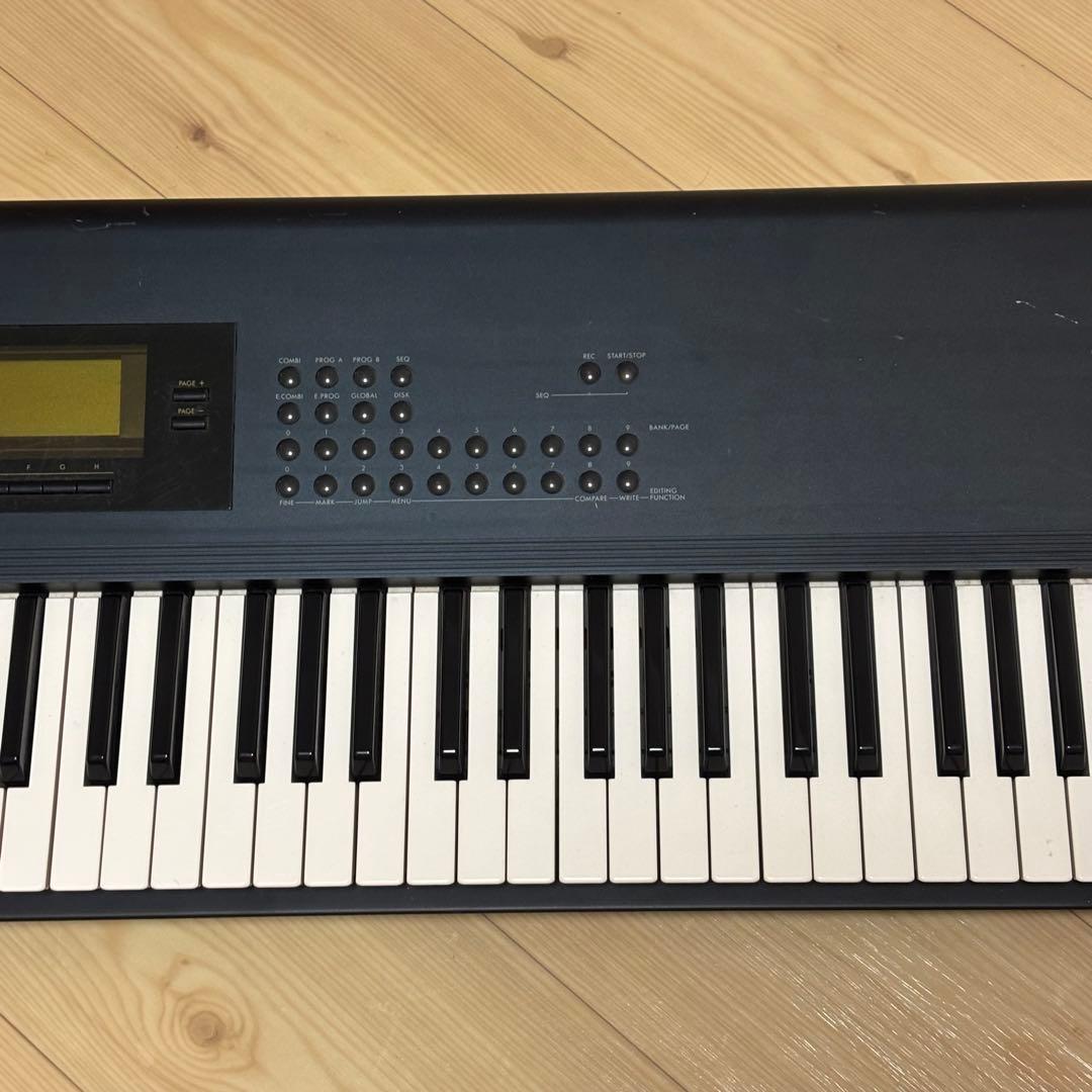 KORG T2 シンセサイザー 61鍵盤　コーグ