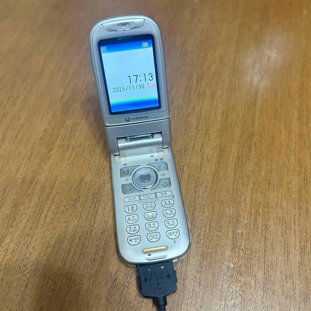 美品❣️非売品❣️充電器付き Vodafone LG Silicon 折りたたみ携帯