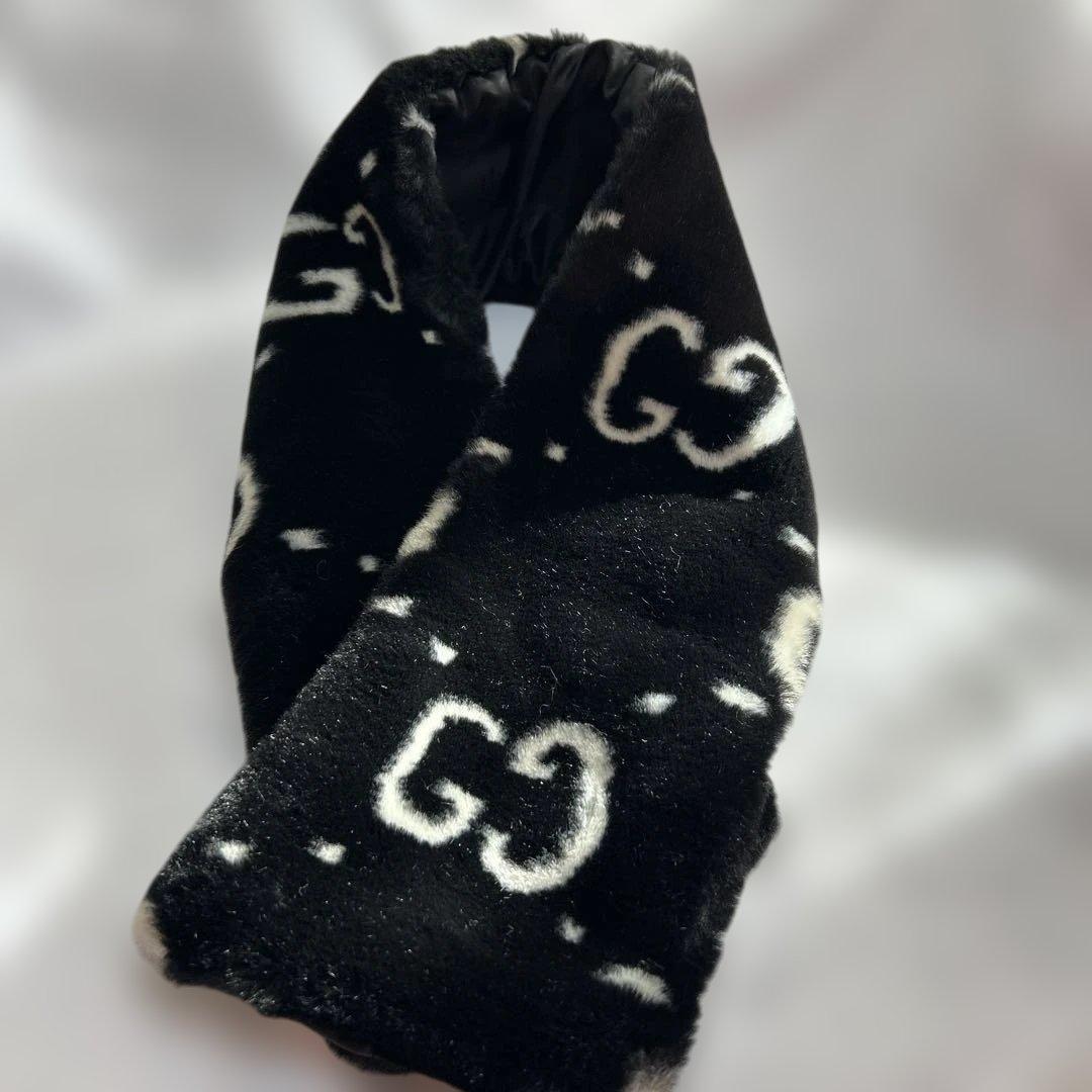 GUCCI ファー マフラー ブラック/ホワイト