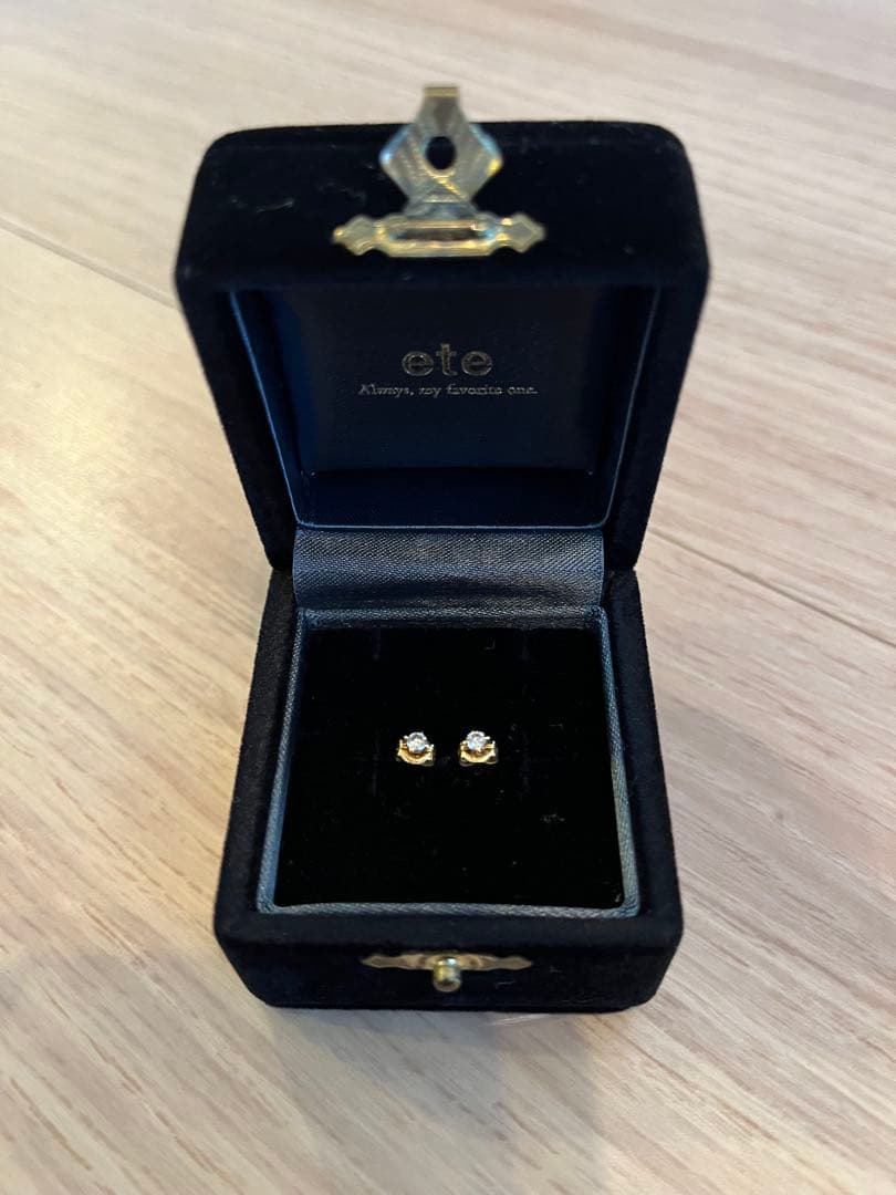 【期間限定】ete K18 ダイヤモンドピアス 0.1ct