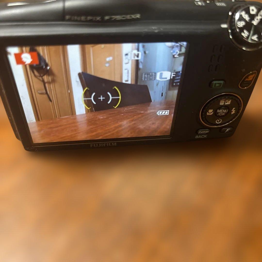Fujifilm EXR 16メガピクセル コンパクトデジタルカメラ　F750？