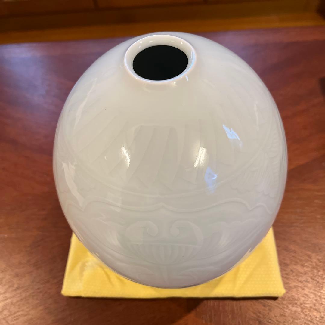 白磁彫　壺　松尾重利造