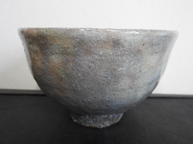 三輪敏之造　萩茶碗　共箱　MA493