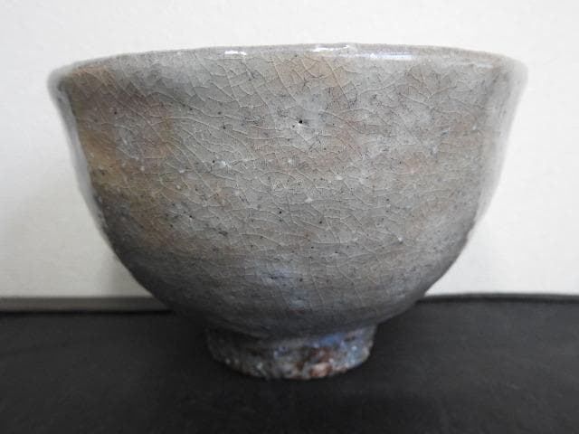 三輪敏之造　萩茶碗　共箱　MA493