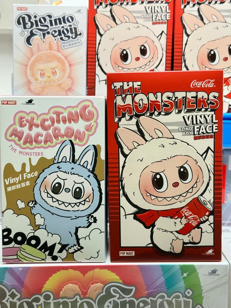 POP MART COCA COLA とMacaronぬいぐるみ2個セット