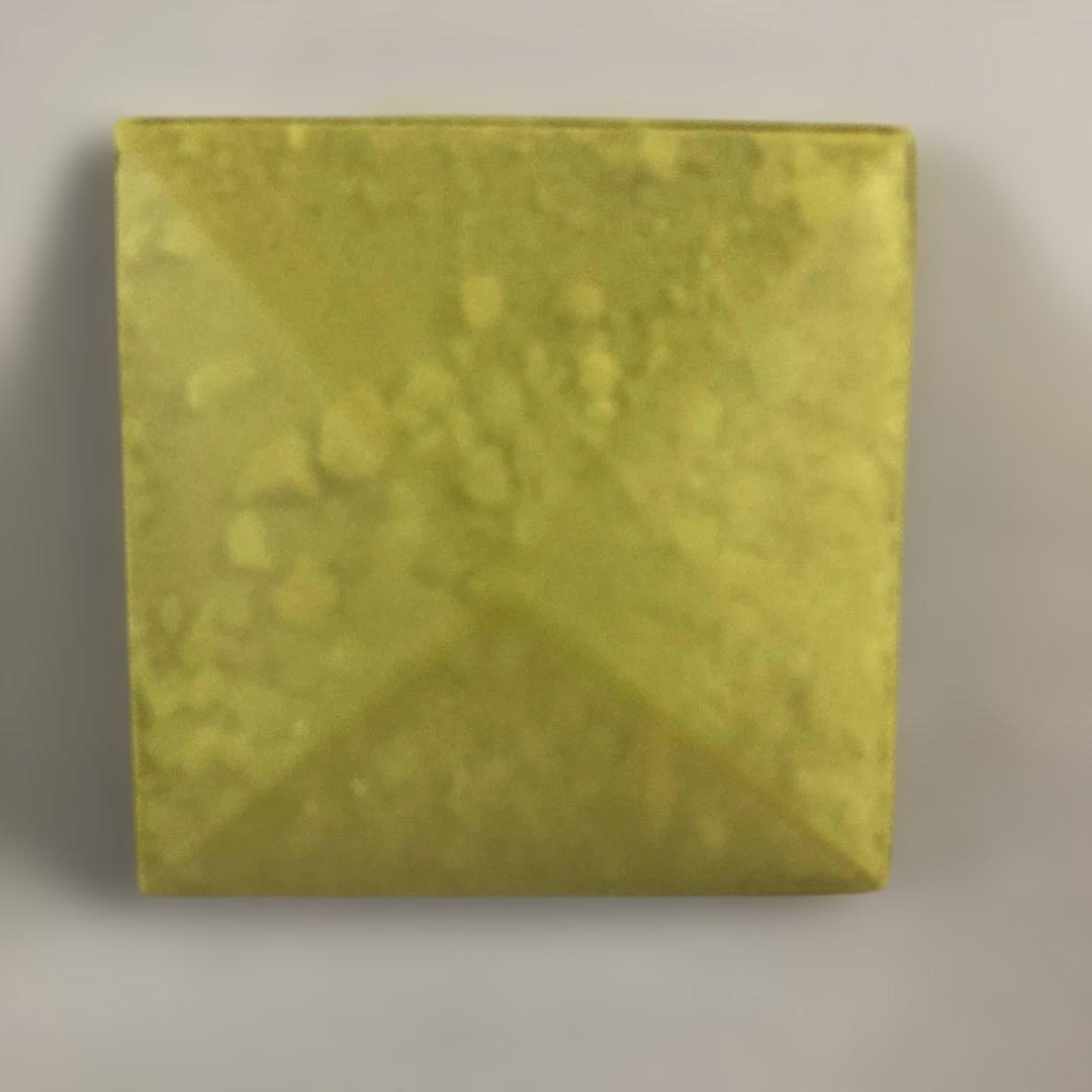 黄金のファラオ展記念ピラミッド(中にピラミッド建設用の原石)