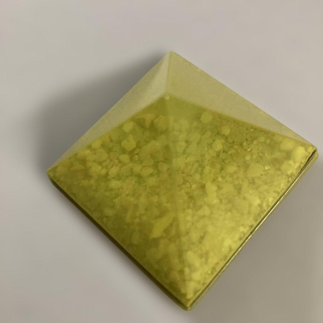 黄金のファラオ展記念ピラミッド(中にピラミッド建設用の原石)