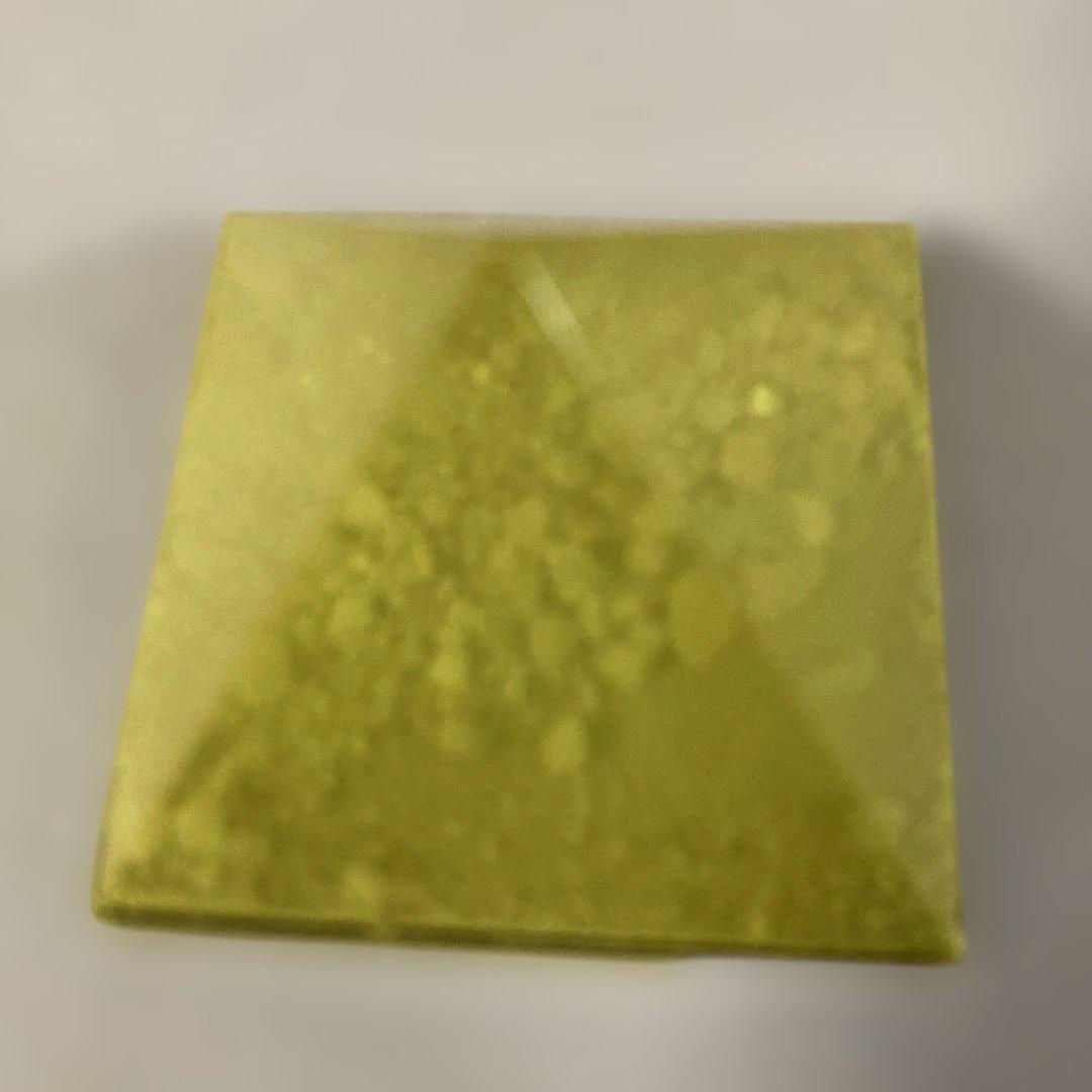 黄金のファラオ展記念ピラミッド(中にピラミッド建設用の原石)