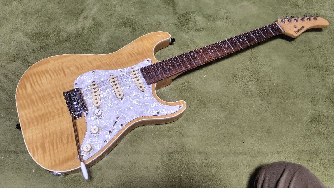 フェルナンデス　LE1-JP ストラトキャスター