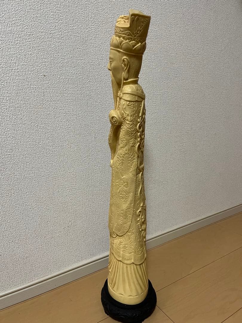 中国風の皇帝と皇后のペアの象牙風の練り物