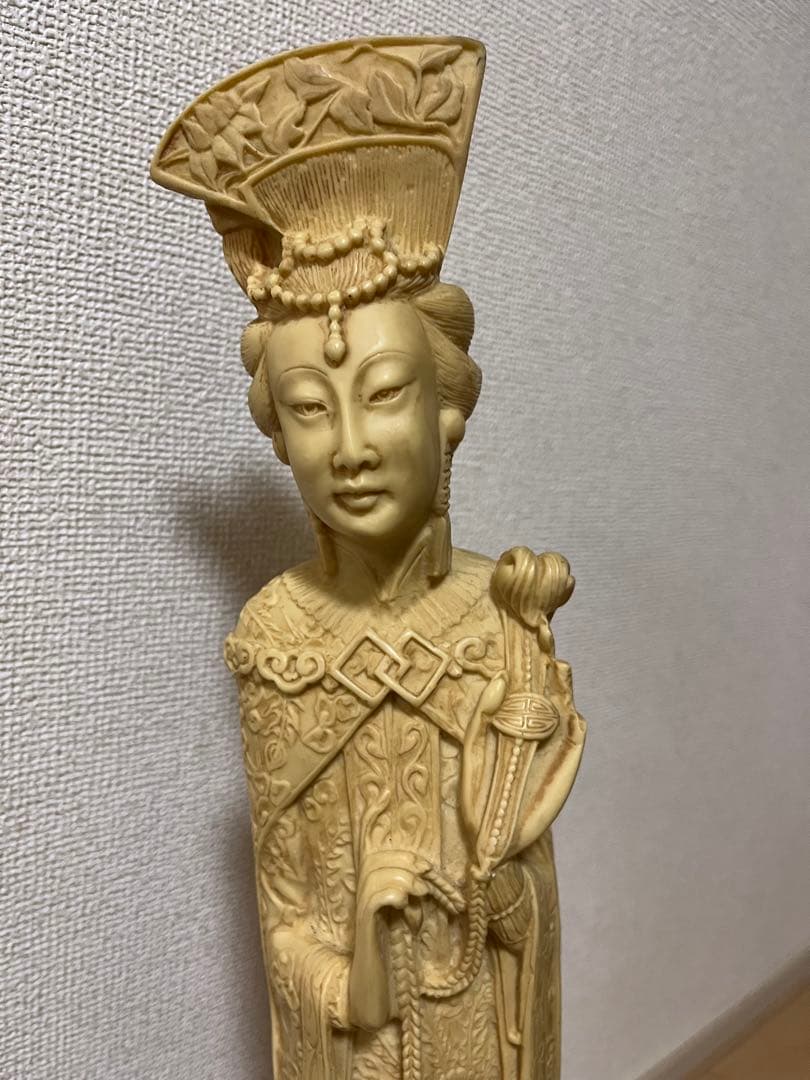 中国風の皇帝と皇后のペアの象牙風の練り物