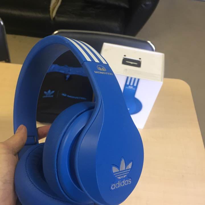 adidas  original ヘッドホン