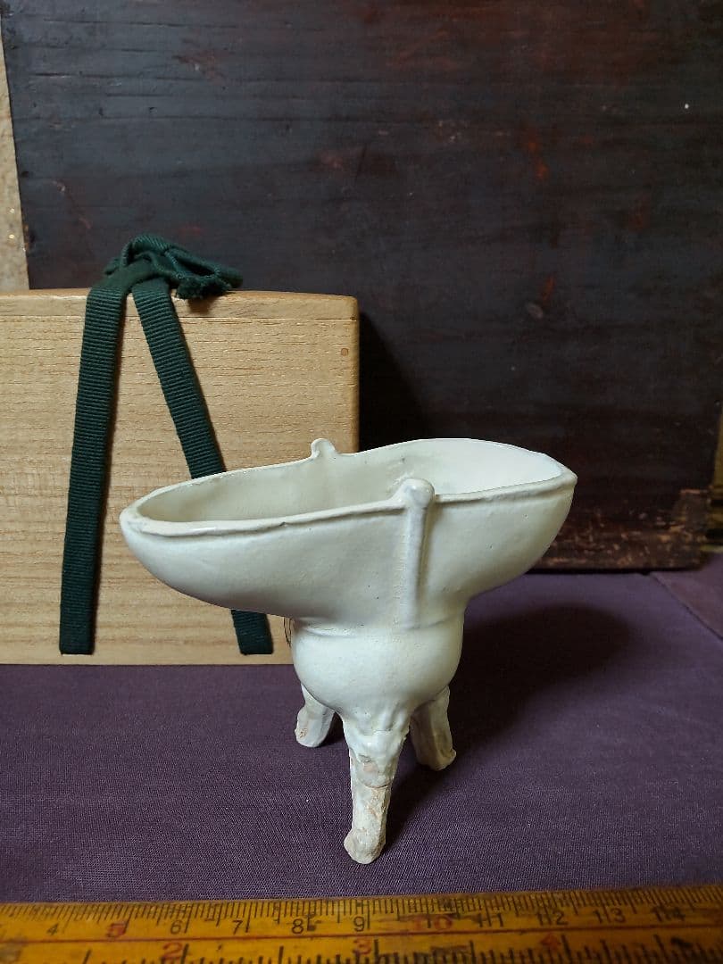 磁州窯　 白磁   爵形盃　　　無疵完品