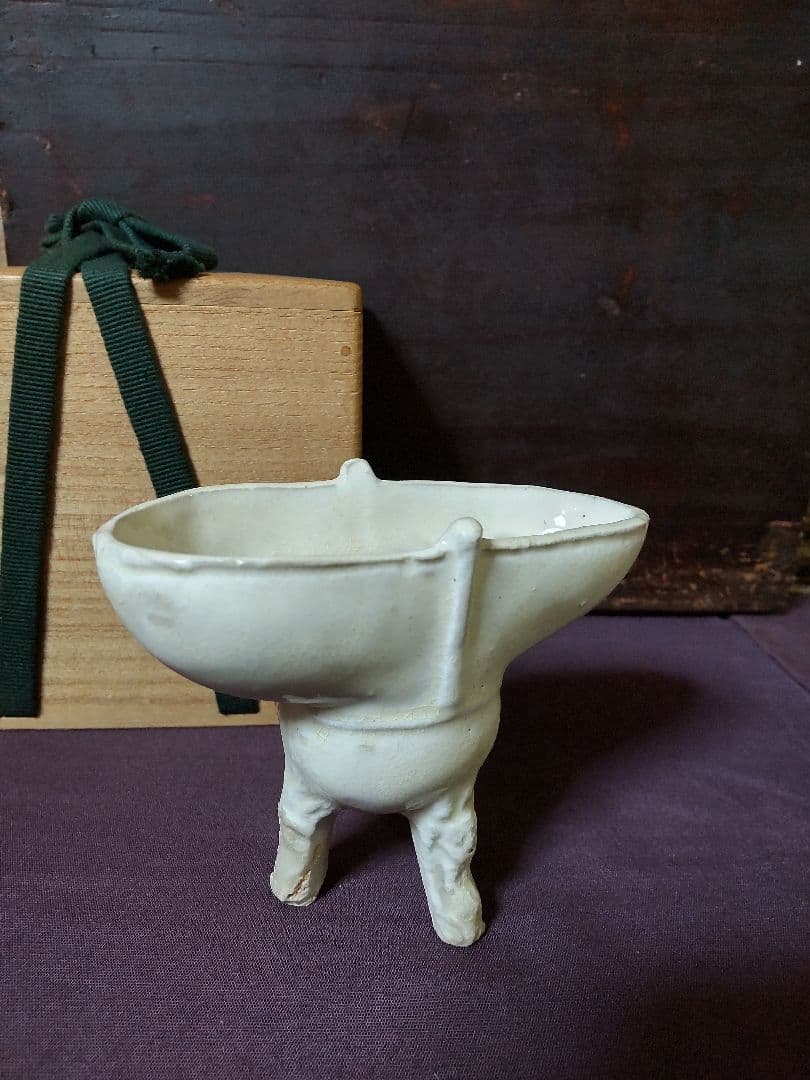 磁州窯　 白磁   爵形盃　　　無疵完品