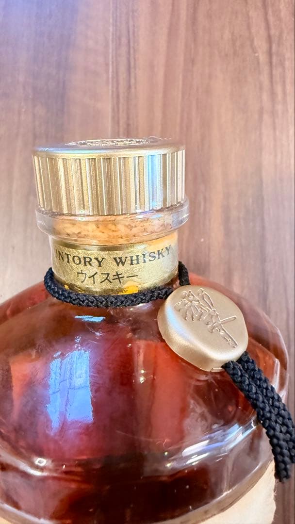 SUNTORY 響　ゴールドキャップ、裏ゴールドラベル