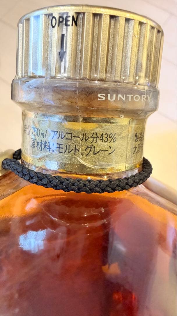 SUNTORY 響　ゴールドキャップ、裏ゴールドラベル